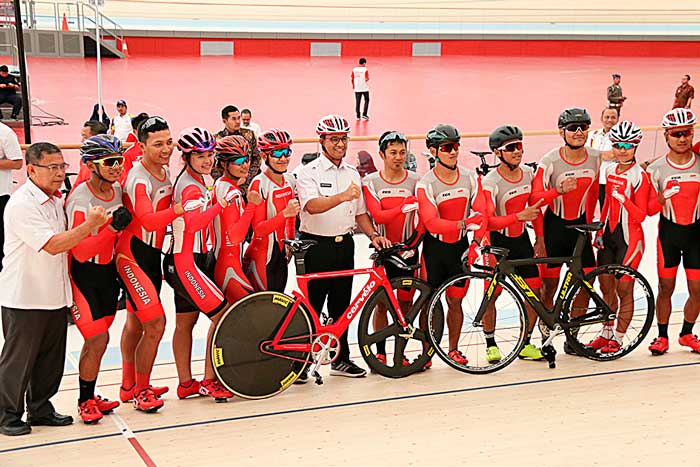 自転車競技場開所　フェロドローム