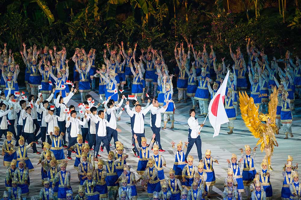 日イ紅白旗で行進　アジア大会　盛大に開幕