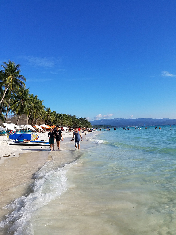 観光客受け入れ再開へ　10月26日から段階的に　フィリピン・ボラカイ島