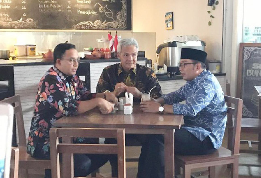 ３知事、カフェで懇談