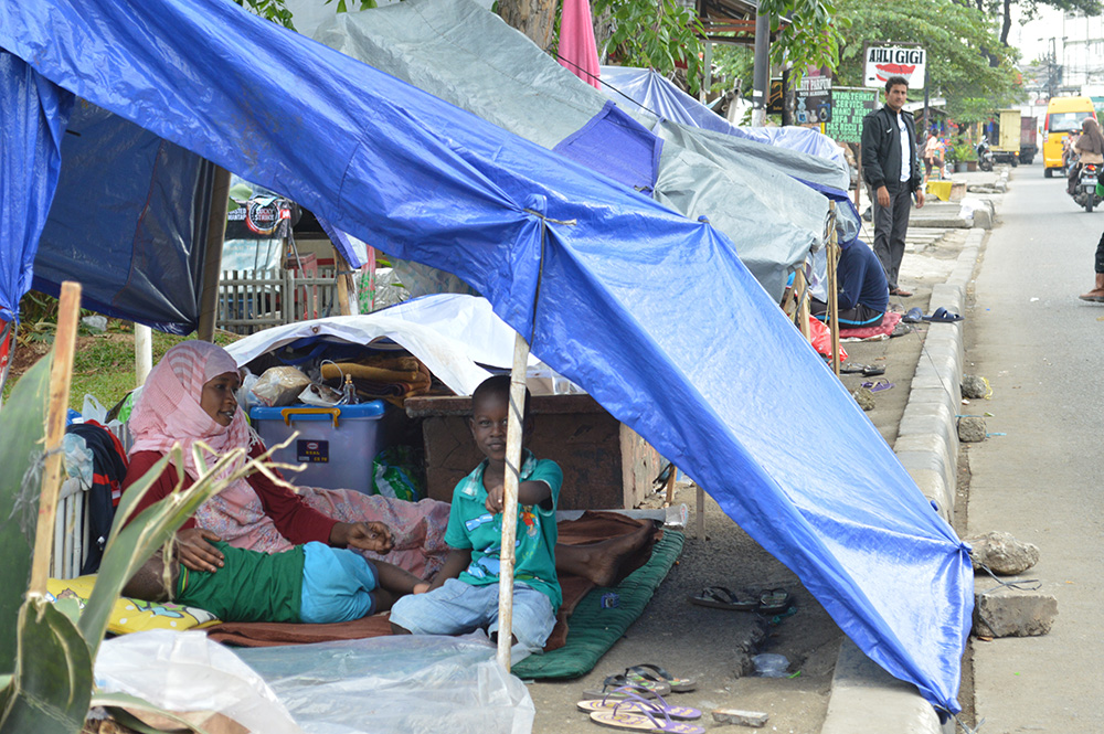 【難民回廊①】第三国定住目指す１万3800人　インドネシアで待つ人々