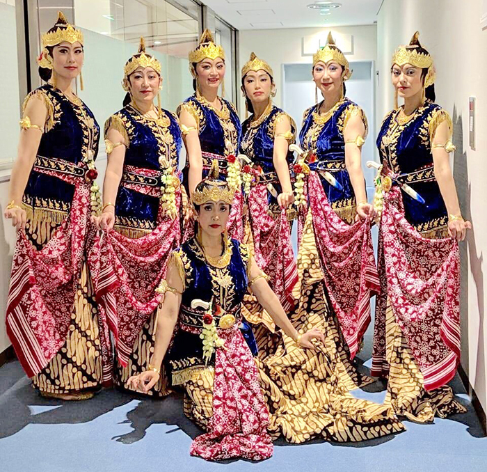 ソロ王宮舞踊を初上演　日本の舞踊家、貫禄の演技