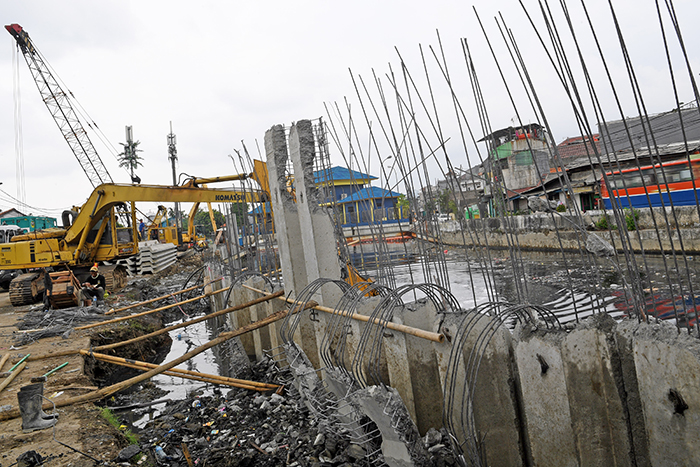 河川悪臭問題が再燃　アジア大会選手村付近　今度は水草植える