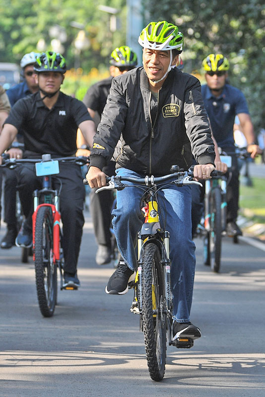 ▼大統領はサイクリング