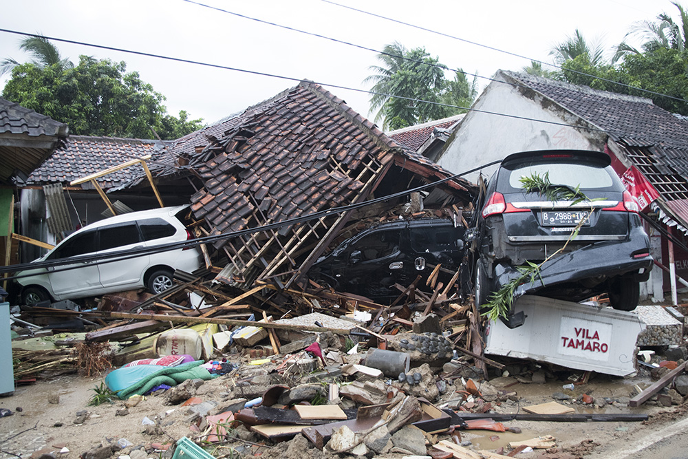 リゾートに津波  222人死亡 　噴火で海底地滑りか 　スンダ海峡   