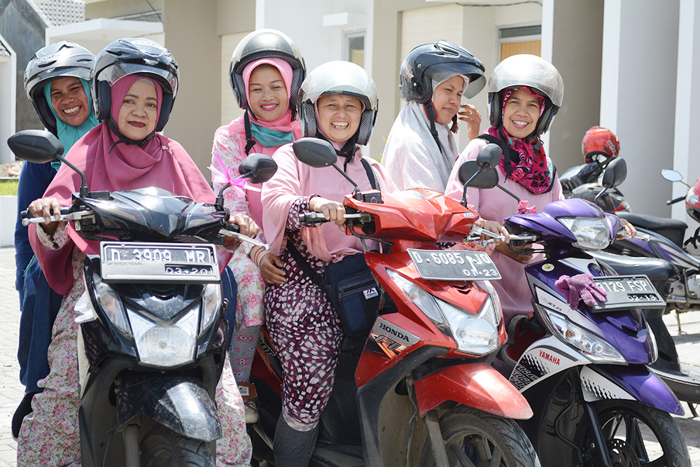 女性専用オジェックじわり　バンドン発アプリ、12都市へ　運転手はイスラム教徒