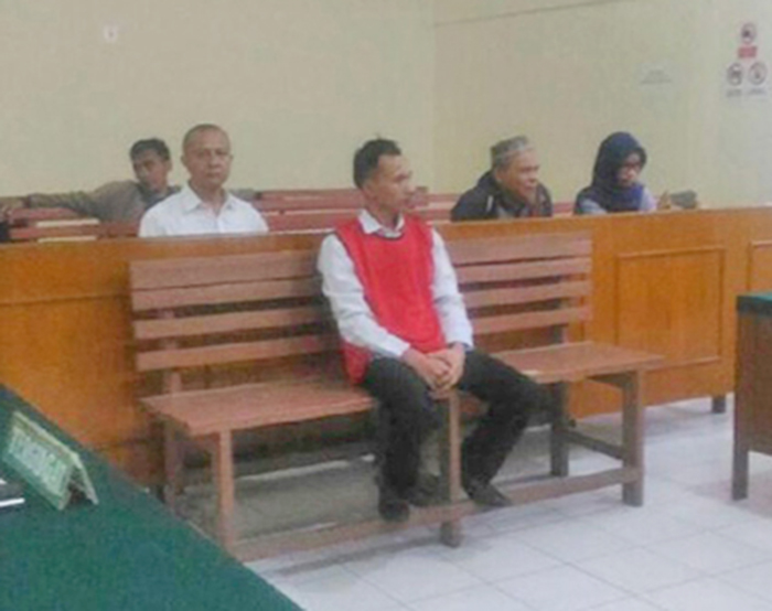 反大統領アカウント削除　フェイスブック　ヘイトやフェイク拡散と