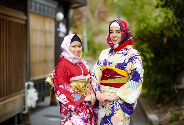 着物に合う和柄ヒジャブ登場　京都、奈良　ムスリム観光客にレンタル
