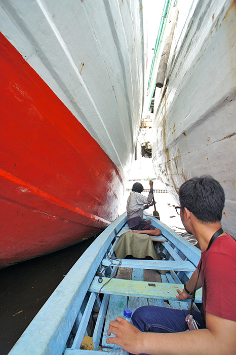 木造船ピニシでゆったり　スンダクラパ港　「海の博物館」にタイプスリップ