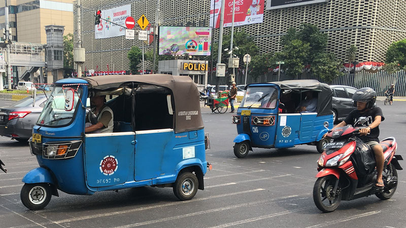 バジャイを配車　グラブが試験開始へ