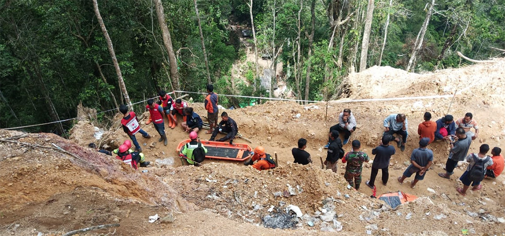 違法金鉱で崩落　４人死亡、37人生き埋めか　北スラウェシ州