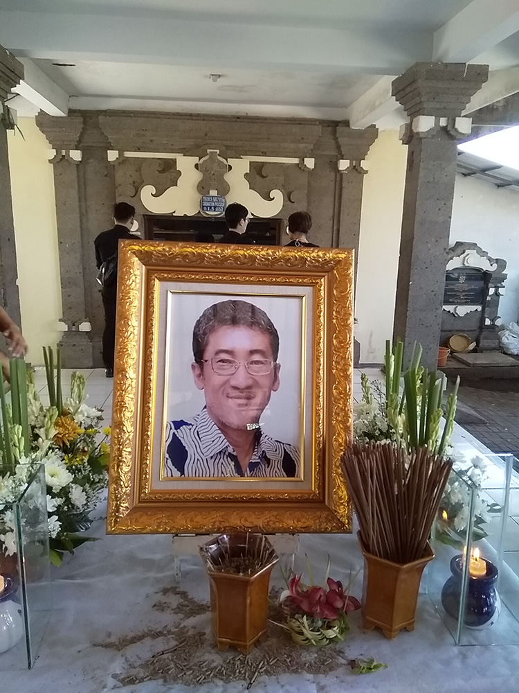 バリの村上尚至さん死去　アピ・マガジンを創刊　53歳