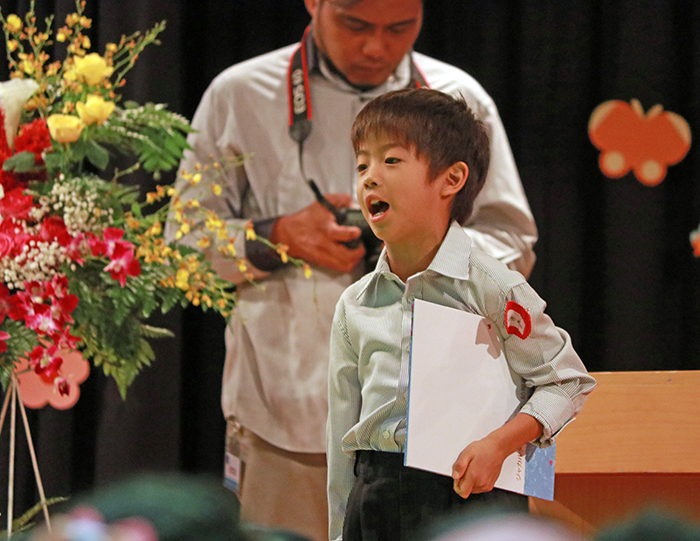 １年生頑張るぞ！　ＪＪＳ幼稚部卒園式　113人が新たな一歩