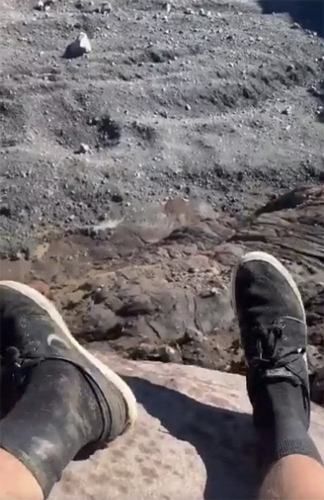 観光客登り、動画拡散　入山規制のアグン山