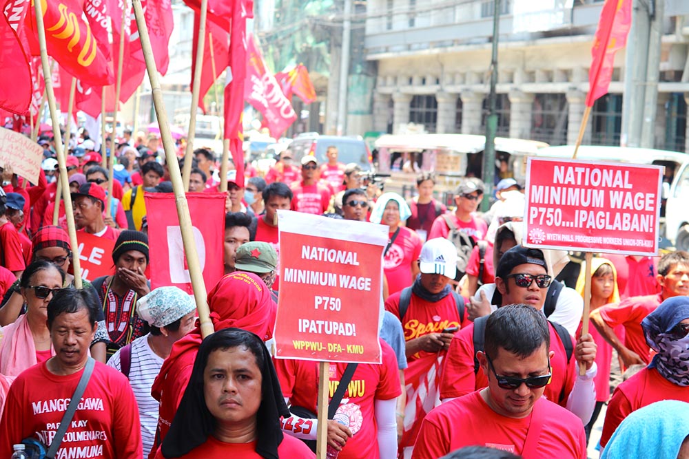 最低日給750㌷を要求　メーデー   各地で労働者がデモ