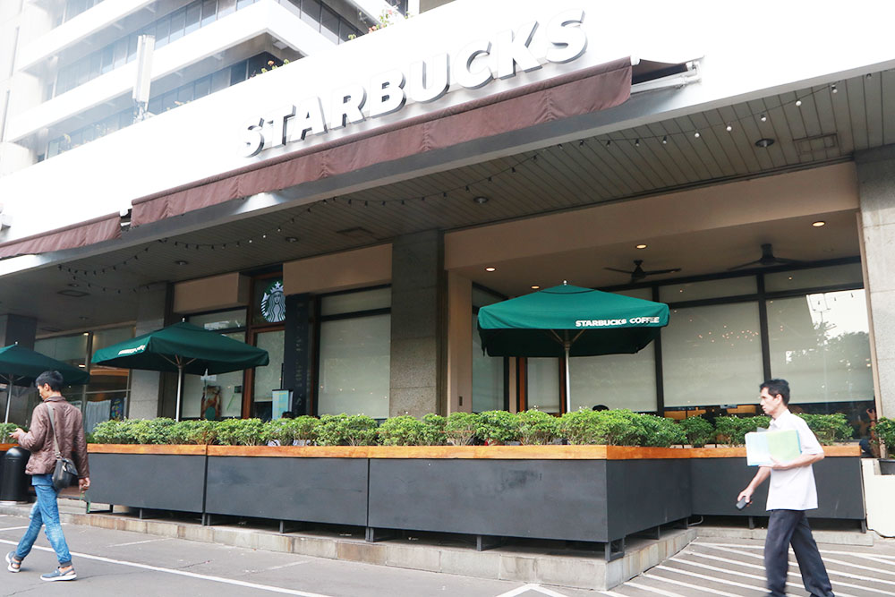 飲食店にはカーテン　帰宅時間早める企業も