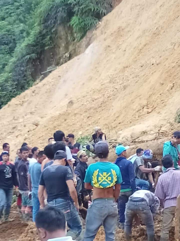 金採掘場で地滑り　５人死亡　ボゴール
