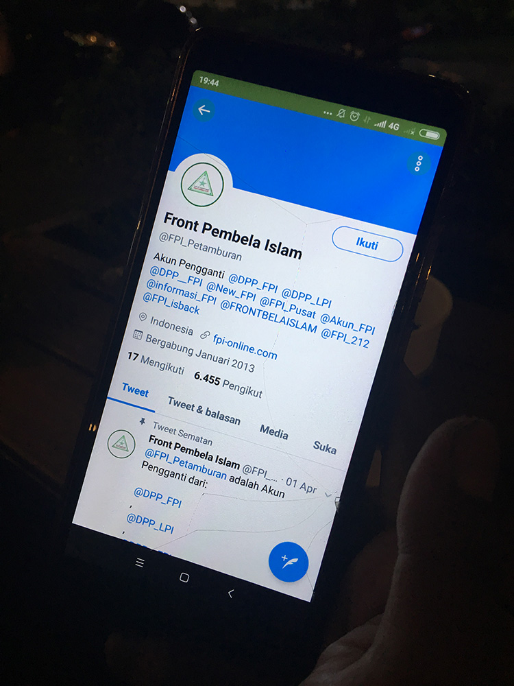 【素顔のFPI】（下）　「武器はスマホだ」　アカウント消されても　格闘家の「兵士」     