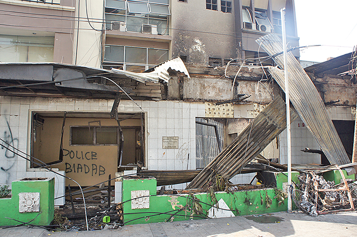 警察施設２カ所焼く　サリナ周辺