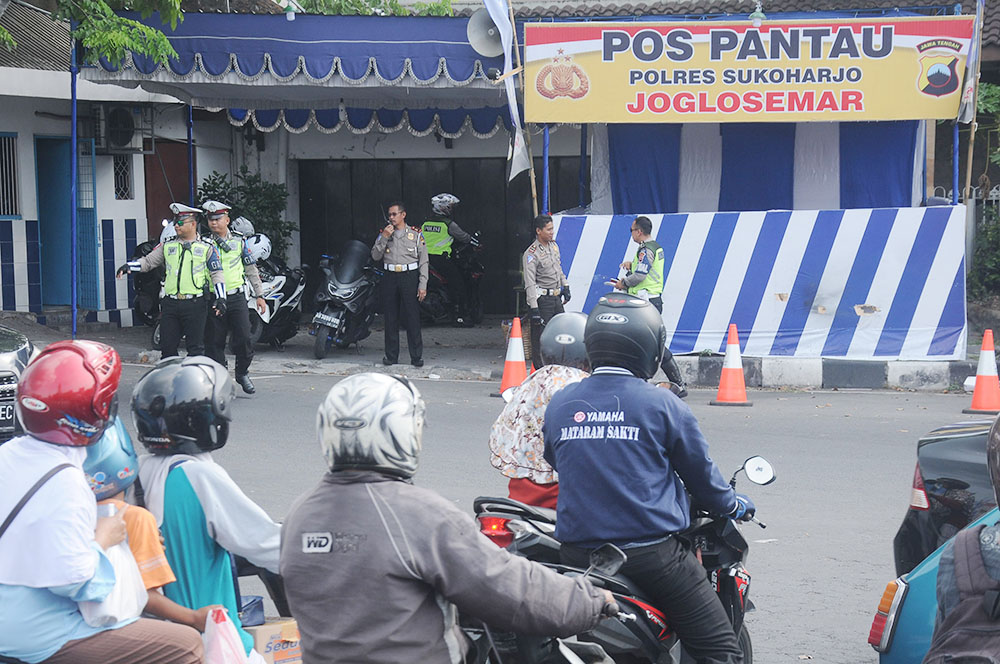 ネット通じて活動か　中部ジャワ自爆テロ　警察、ＩＳを警戒