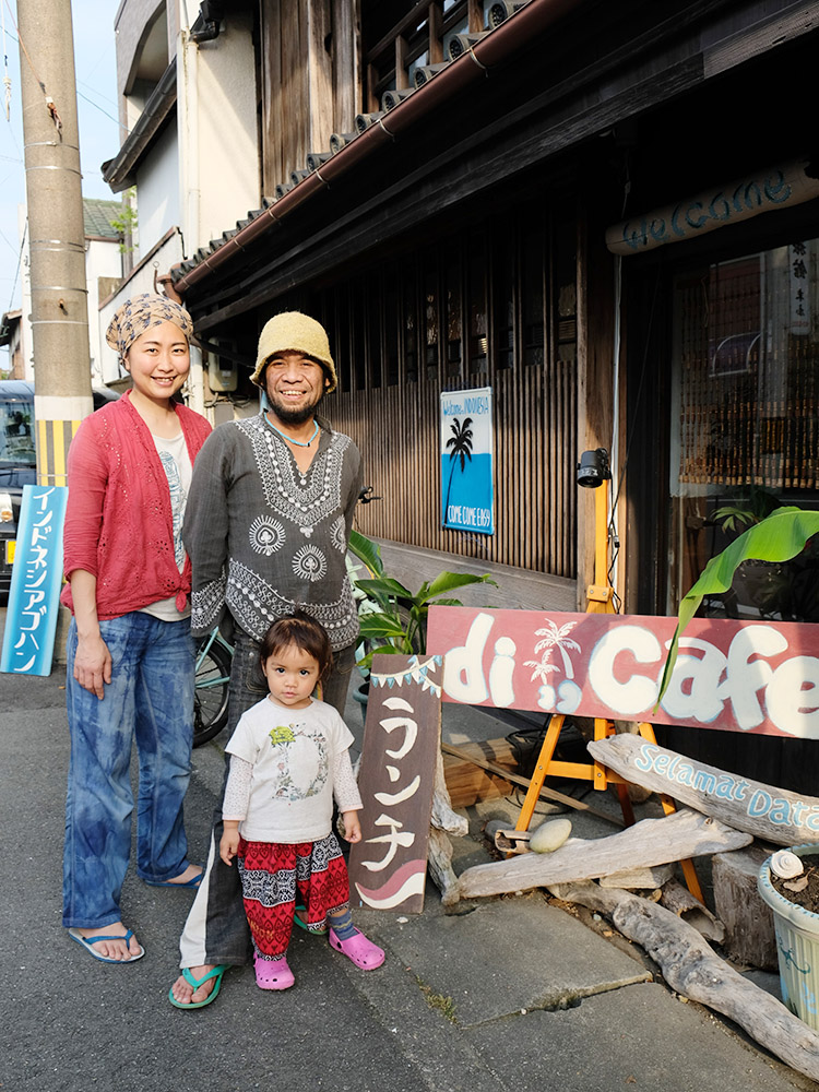 古民家にカフェ開く　徳島県小松島市　ロンボク男性と日本女性