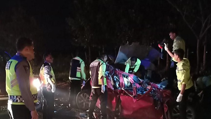 乗客が運転手を襲う　西ジャワ州　バス事故、12人死亡