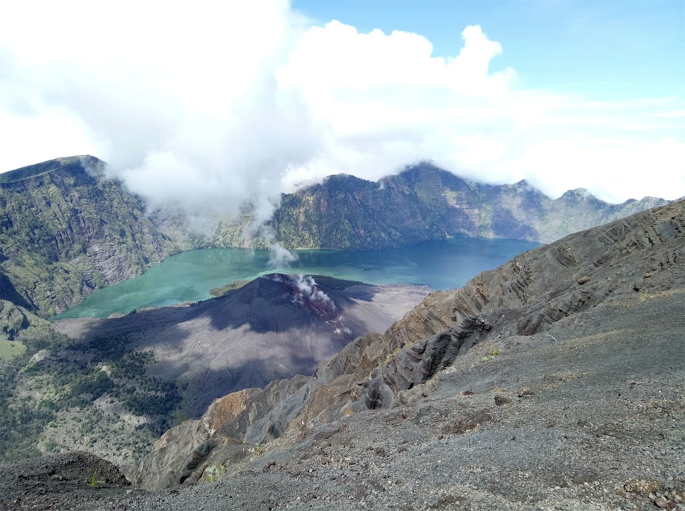 登山道が一部再開　ロンボク島、観光復活へ　地震で閉鎖のリンジャニ山