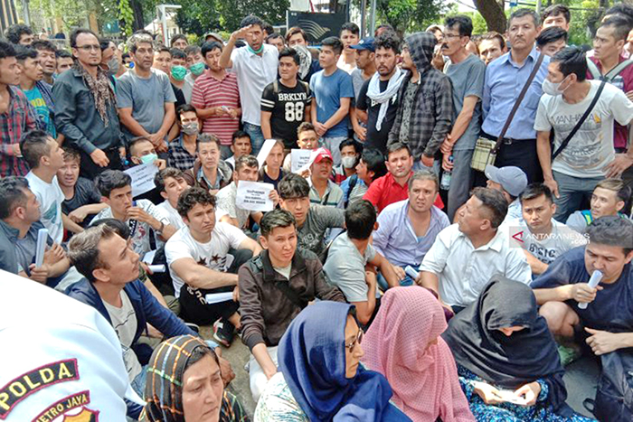 難民300人が権利訴え　ＵＮＨＣＲ前