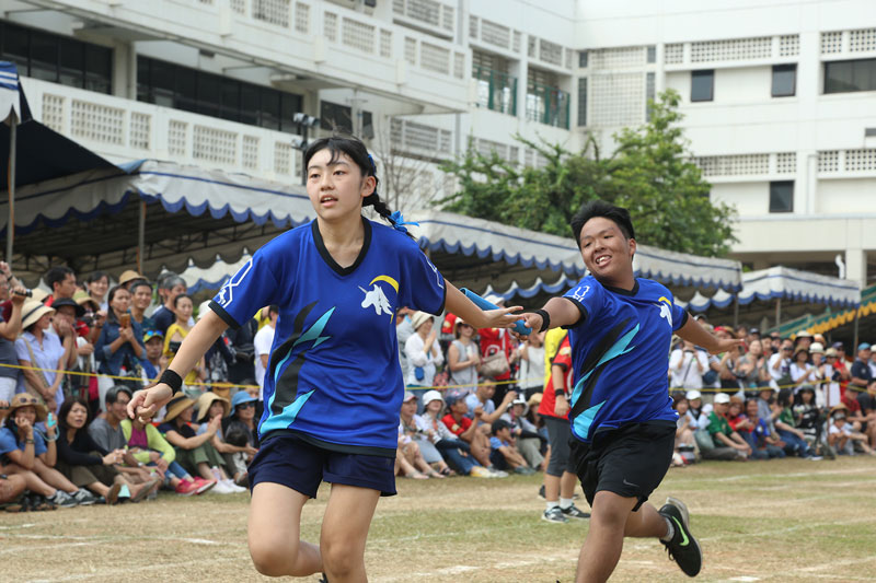 熱気あふれた会場　第50回ＪＪＳ体育祭　親も子も、声援飛び交う