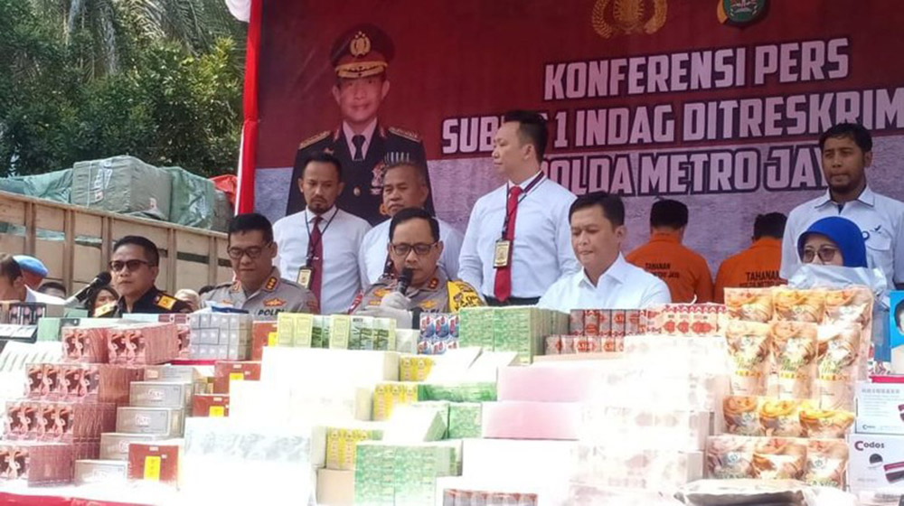 化粧品など密輸　中国人４人逮捕　警視庁