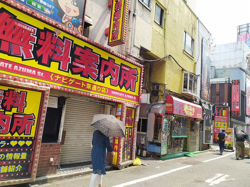 歓楽街の真ん中にモスク　インドネシア人が心寄せる　新宿・歌舞伎町