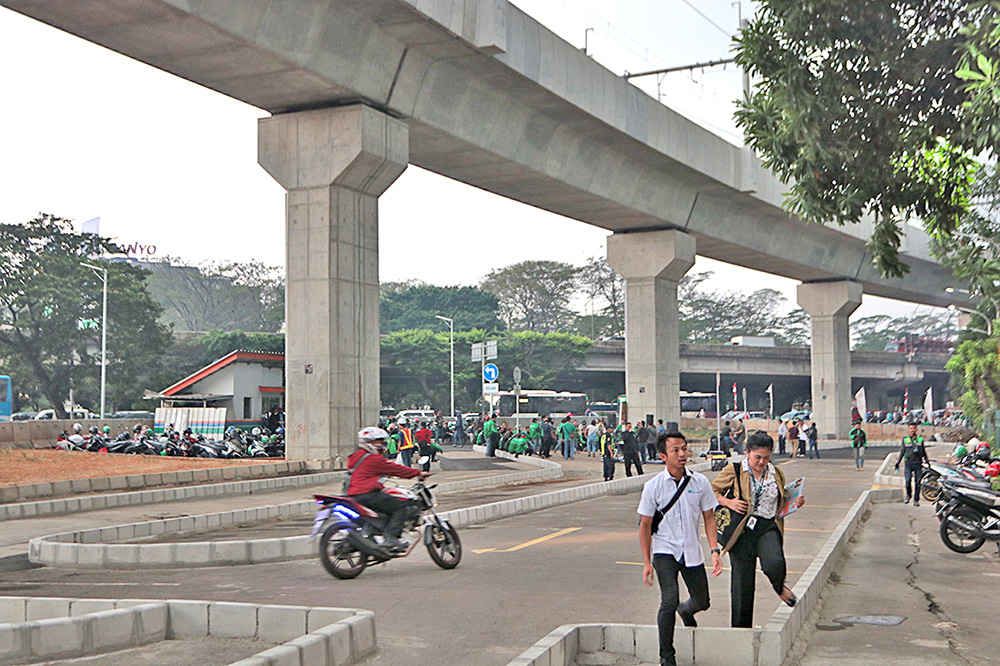 乗客数８月は減少　ＭＲＴ