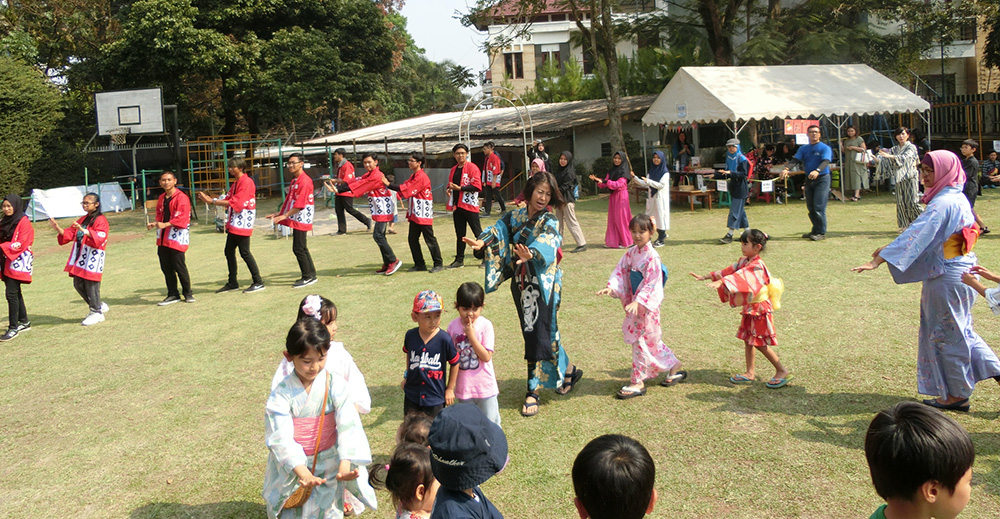 日本の夏祭り楽しむ　バンドン日本人学校 