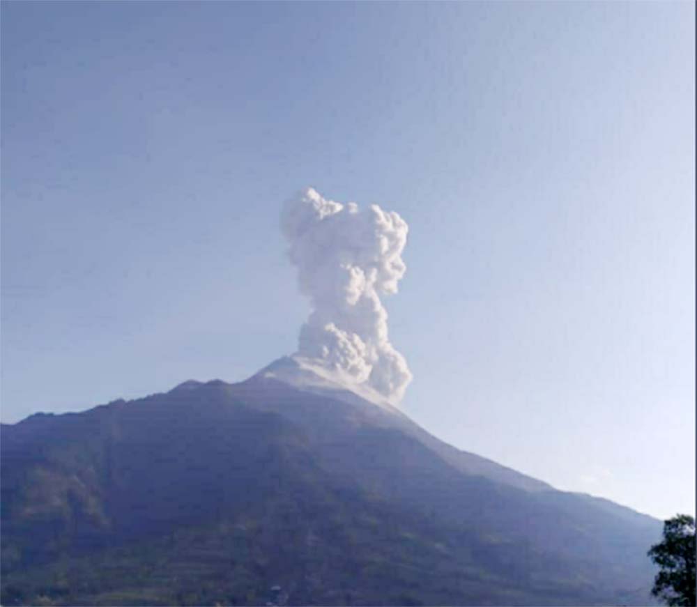 活火山噴火で灰に注意