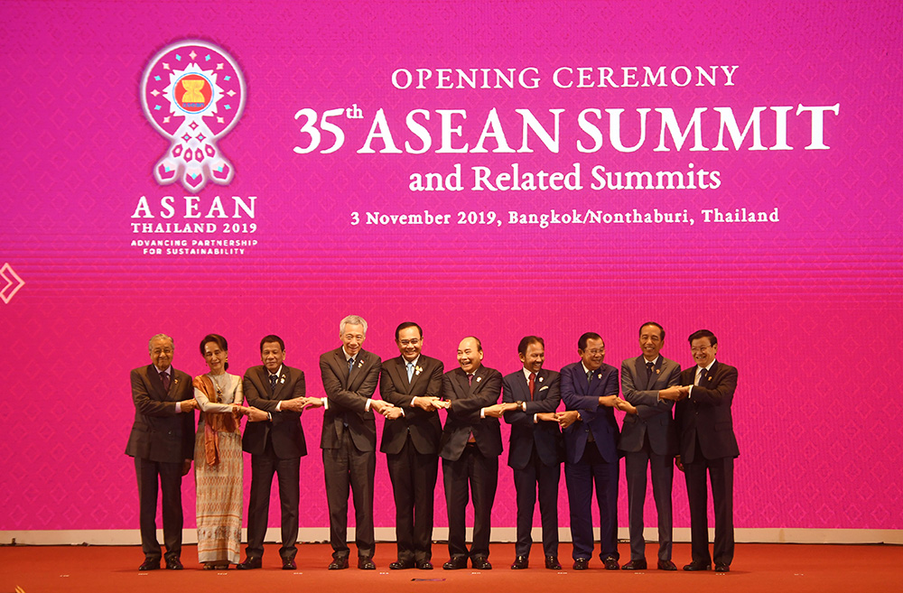 ＡＳＥＡＮ連帯を説く　二期目初の首脳会議　大統領  