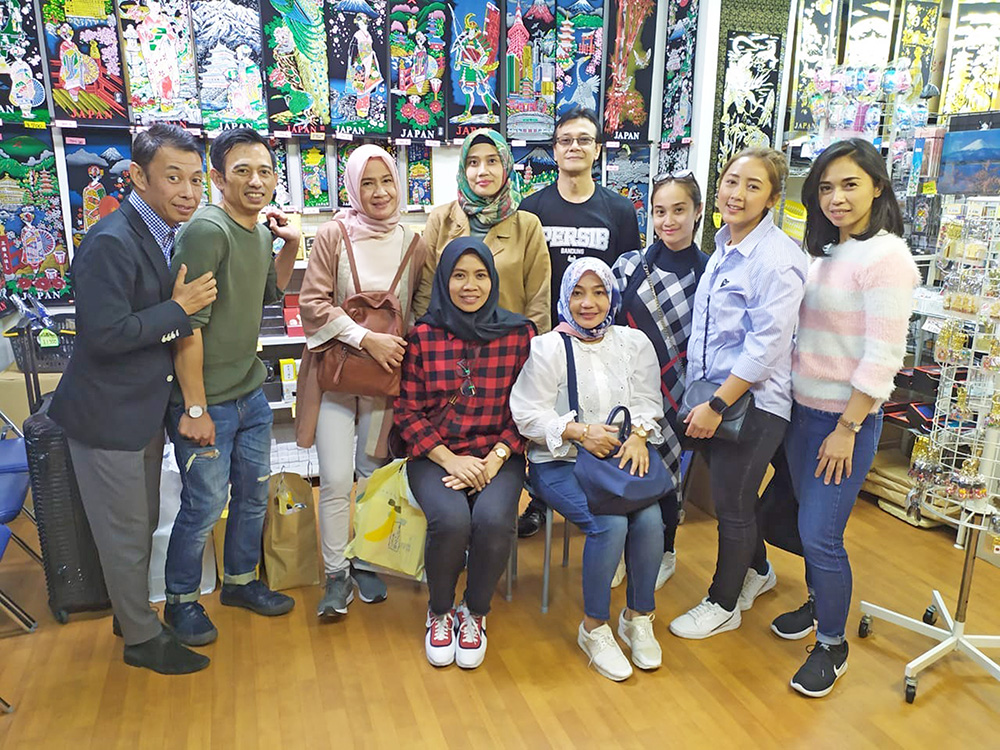 【リトルインドネシアinアキバ】（１）実習生の駆け込み寺　３年越しの初対面に涙　土産店のアグスさん