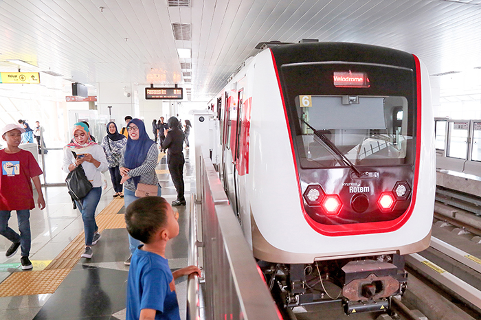 ジャカルタ初のＬＲＴ　営業運転を開始　第１工区、5.8キロ  