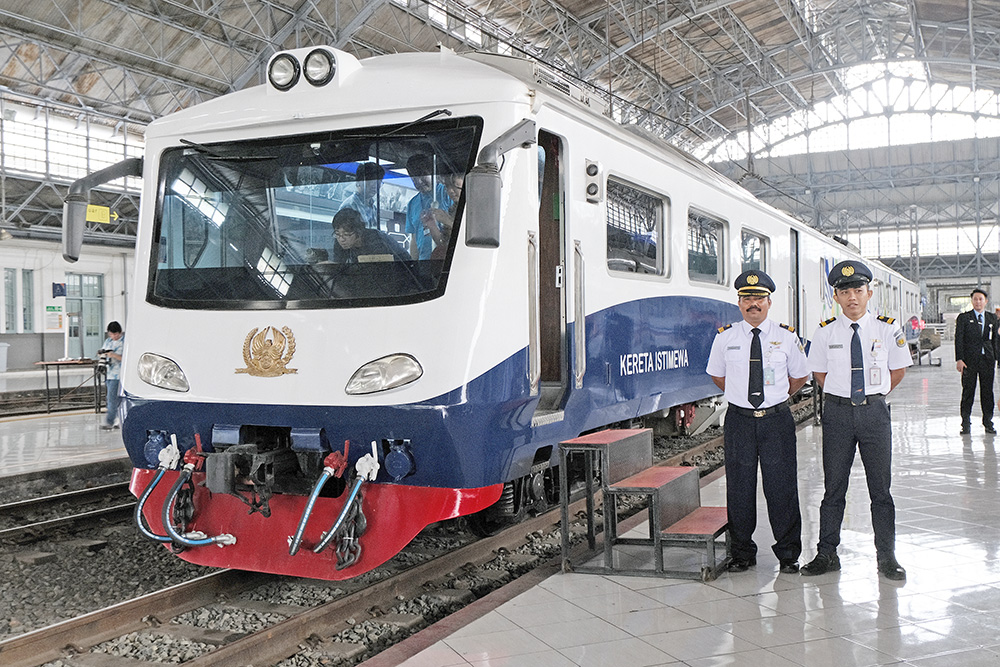 最高峰、貸し切り専用列車 クレタ・イスティメワ　駅も運行もオーダーメード