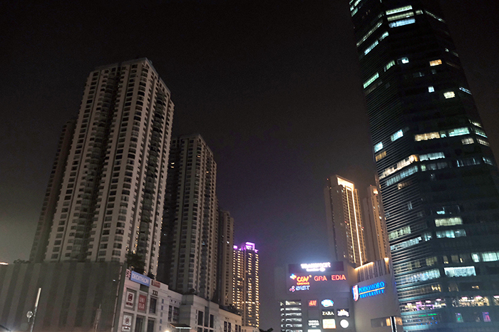 タマンアングレック停電中　「I LOVE JKT」消え、ゴーストタウンに
