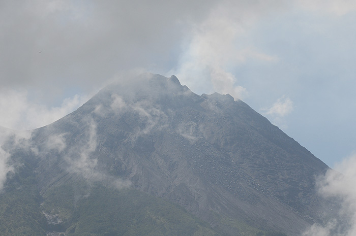 ▼ムラピ山が噴火