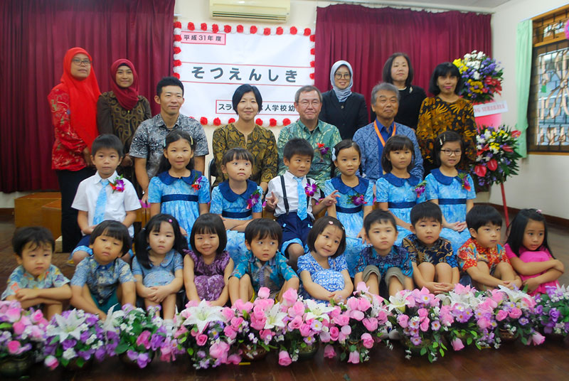 夢語る園児たち　スラバヤ　日本人学校幼稚部で卒園式