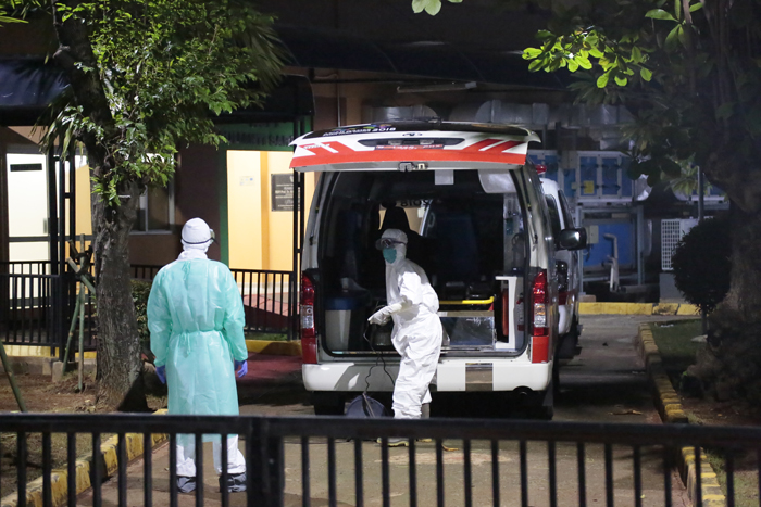 検査中の女性１人死亡　新型コロナウイルス