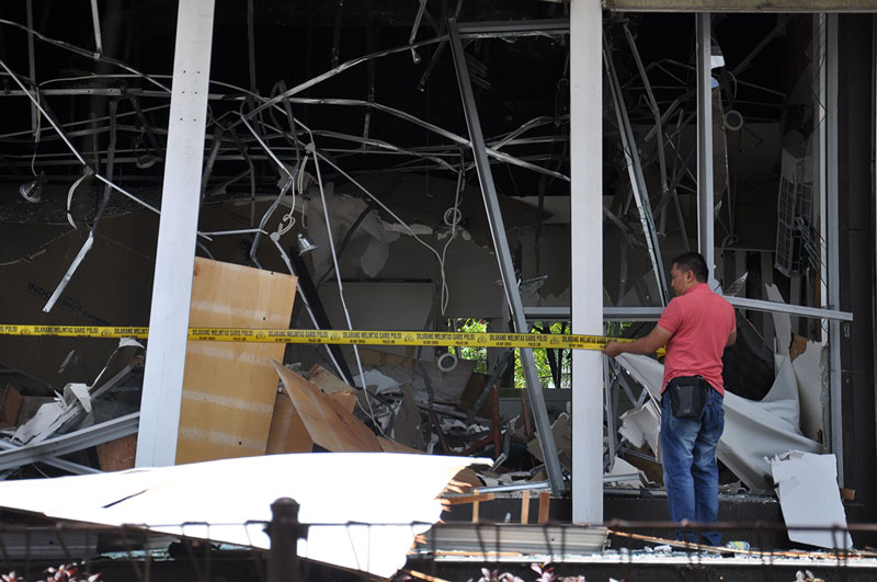 モールで爆発、３人負傷