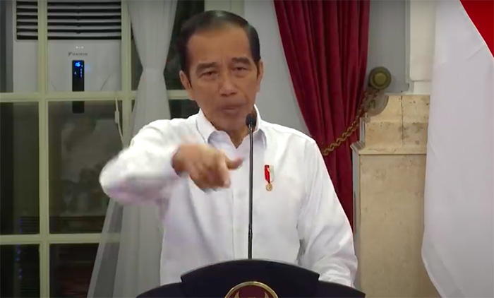 コロナ対応「危機感ない」　内閣改造も示唆　大統領