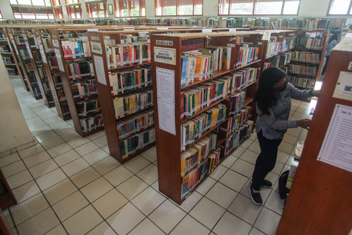 ▼市立図書館、再開