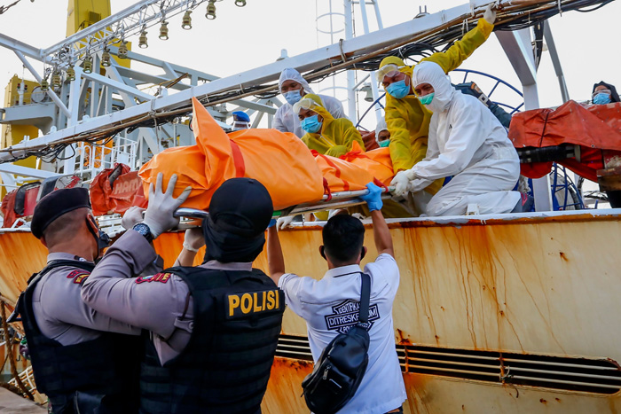 中国漁船から遺体発見　虐待の疑いで船長を逮捕　リアウ諸島  