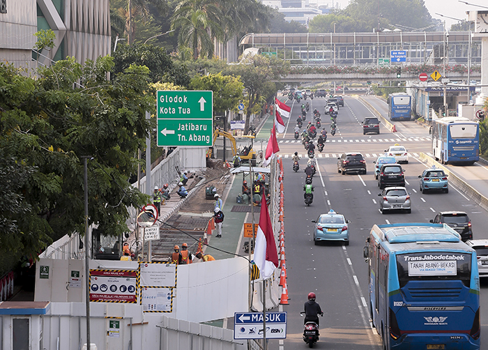 ＭＲＴ、進む第２期工事　中銀前歩道橋を解体へ