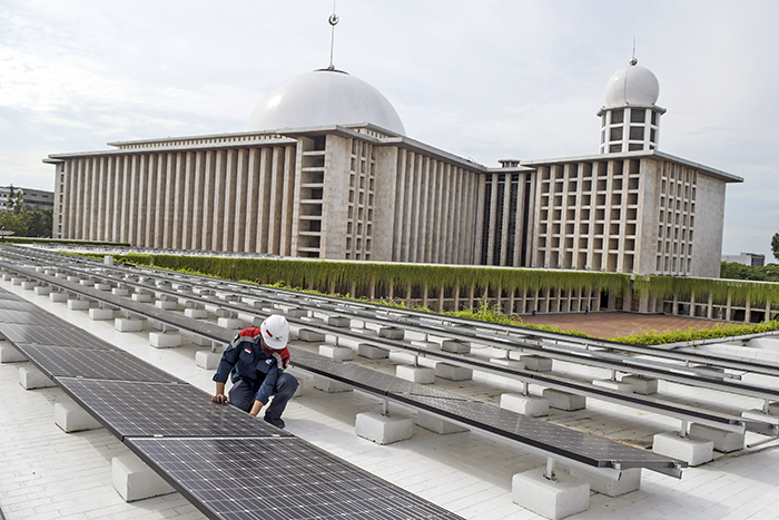 ▼モスクで太陽光発電