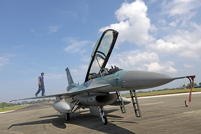 近代化改修を完了　空軍　Ｆ16戦闘機２機