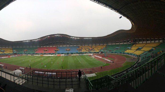 サッカースタジアムで隔離　西ジャワ州ブカシ市